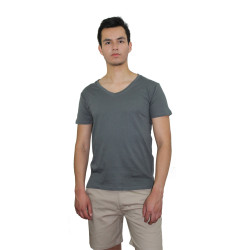 Camiseta para hombre cuello V profundo unicolor slim fit