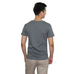 Camiseta para hombre cuello V profundo unicolor slim fit