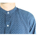 Camisa slim estampada cuello mao