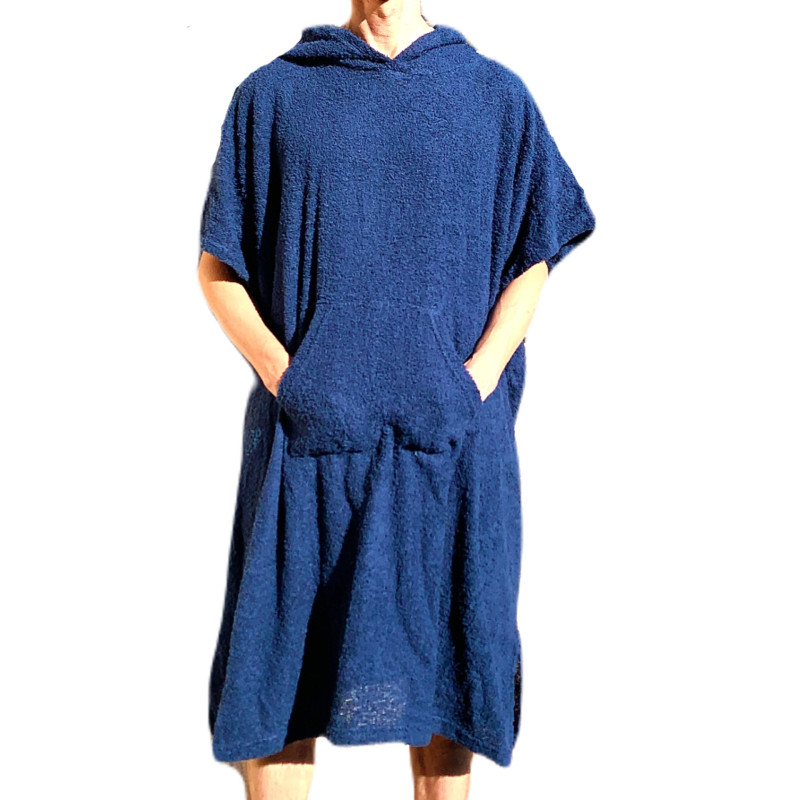 Poncho en toalla con capucha y bolsillo