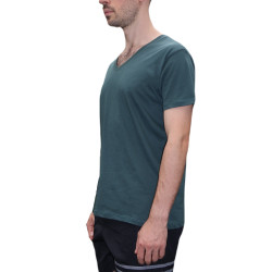 Camiseta para hombre cuello V profundo unicolor slim fit