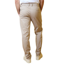 Pantalón casual athletic fit