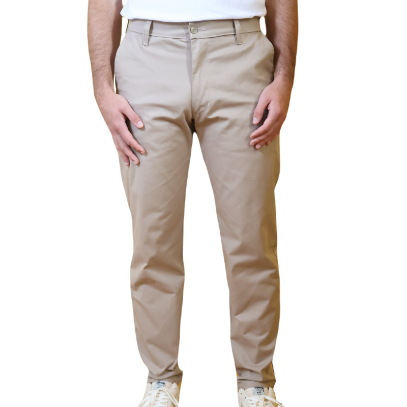 Pantalón casual athletic fit