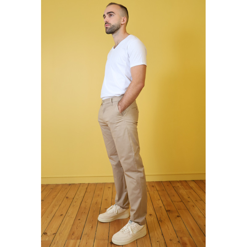 Pantalón casual athletic fit