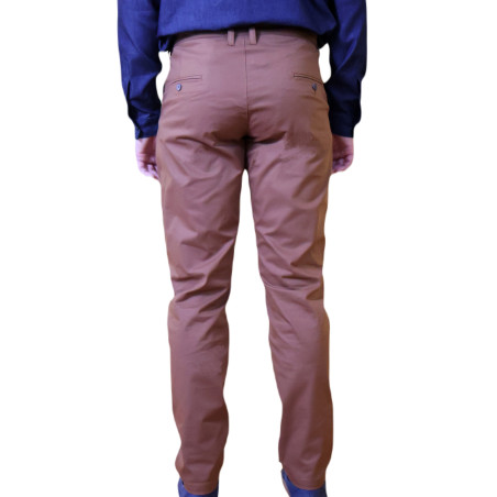 Pantalón casual athletic fit