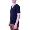 Camiseta slim cuello V amplio